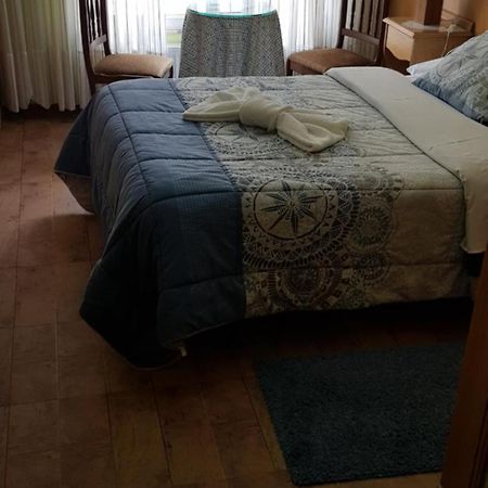 Hostal Ponte Dos Santos Ribadeo Esterno foto