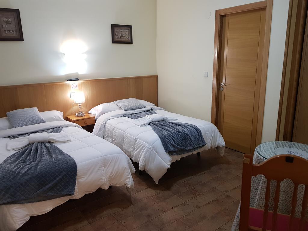 Hostal Ponte Dos Santos Ribadeo Esterno foto