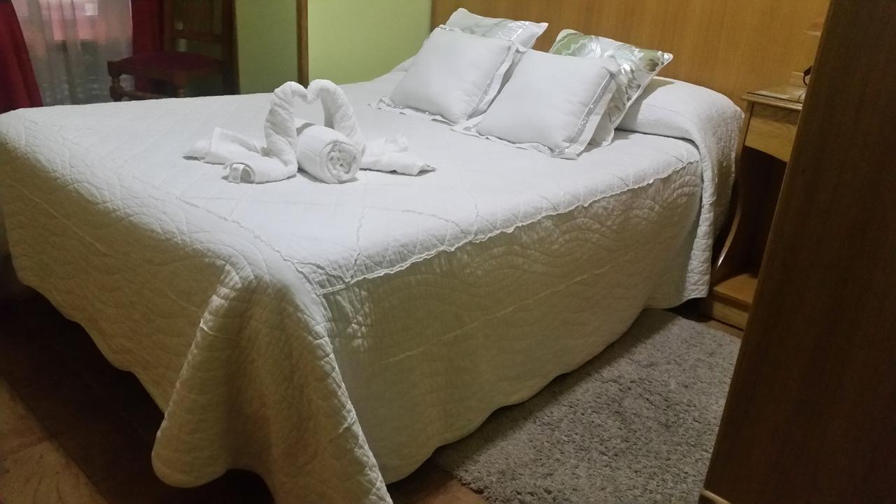 Hostal Ponte Dos Santos Ribadeo Esterno foto