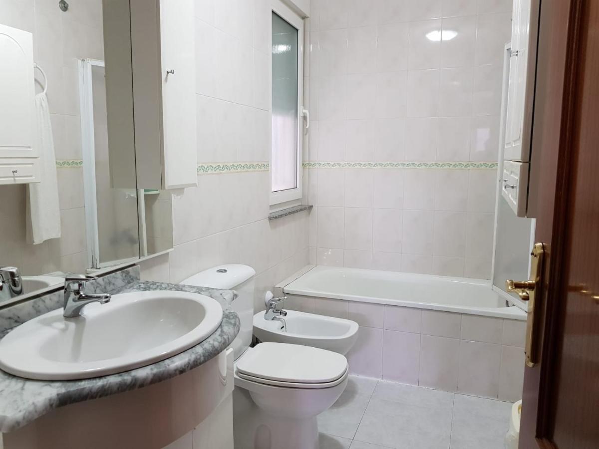 Hostal Ponte Dos Santos Ribadeo Esterno foto